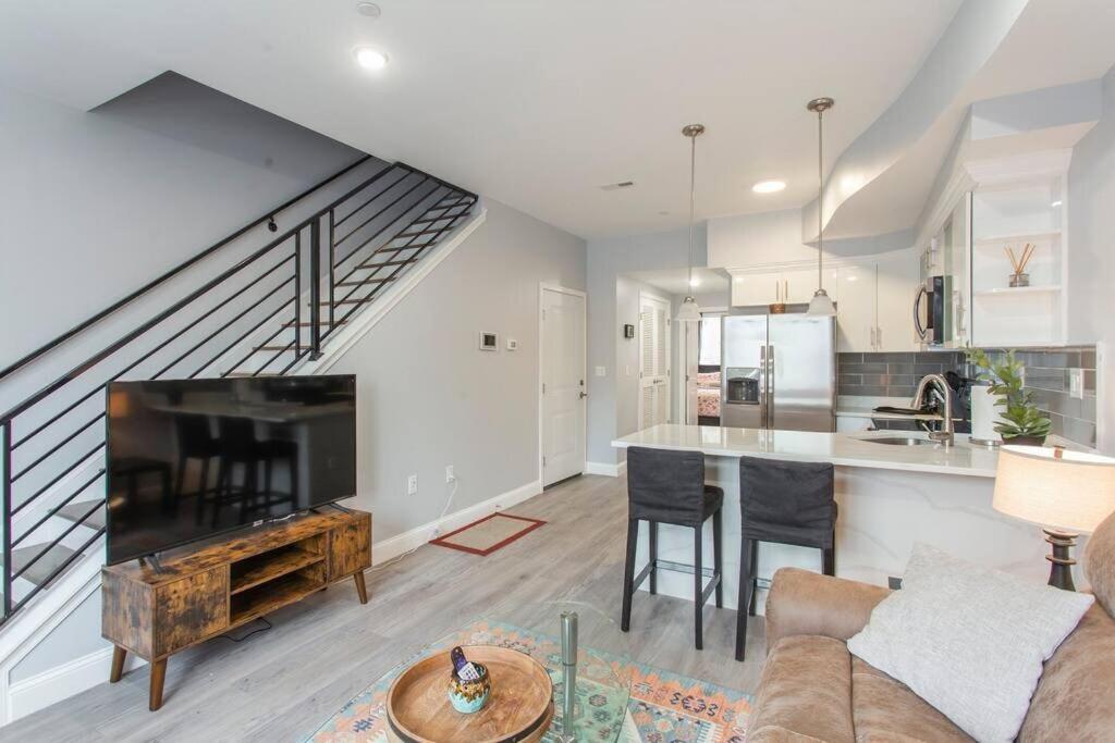 Brand New Dbl Unit Roofdeck Outdoor Patio * Philadelphia